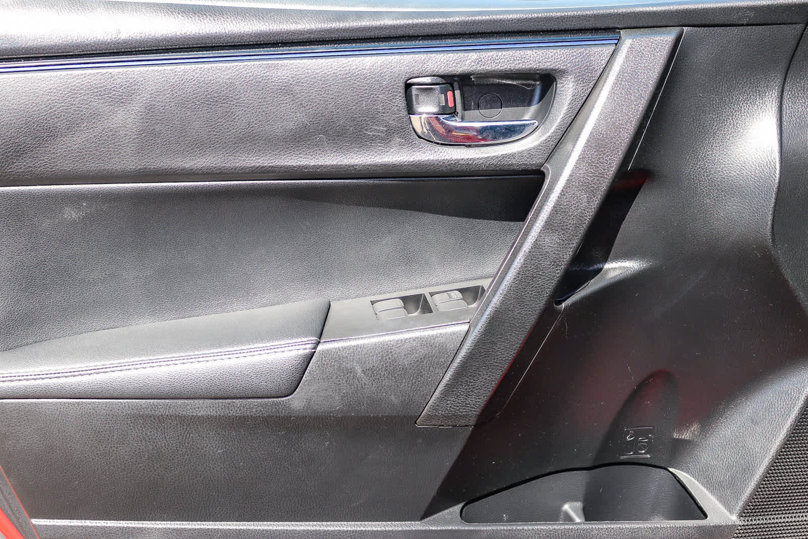 Used 2019 Toyota Corolla SE w/ Carpet Mat Package (TMS) FWD image 17