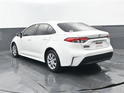 Used 2024 Toyota Corolla LE image 3