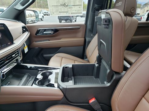 New 2026 Chevrolet Tahoe High Country w/ Sun And Tow Package image 29