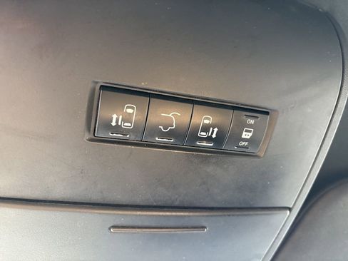 Used 2017 Dodge Grand Caravan SXT image 43