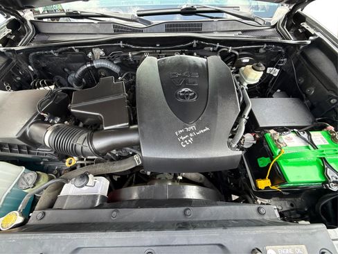 Used 2016 Toyota Tacoma TRD Sport image 14