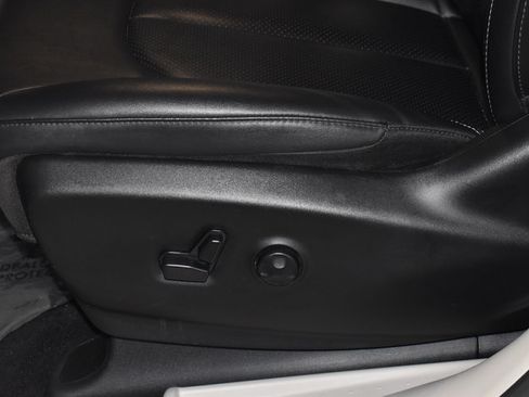 Certified 2024 Chrysler Pacifica Touring-L FWD image 31