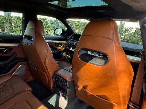 Used 2021 Lamborghini Urus Base AWD 4dr SUV image 24