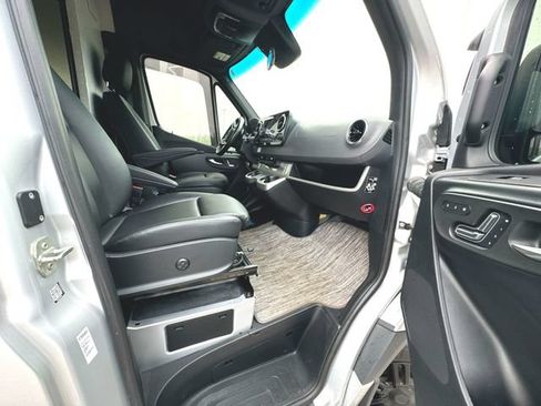 Used 2022 Mercedes-Benz Sprinter 2500 image 27