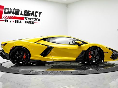 Used 2025 Lamborghini Revuelto AWD/4WD image 71