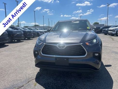 Used 2024 Toyota Highlander LE AWD/4WD image 8