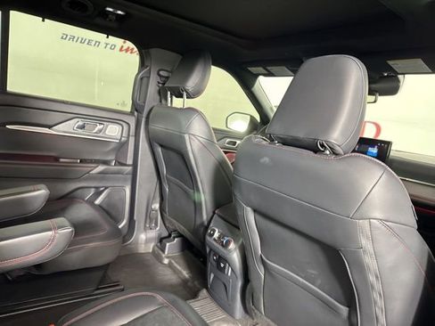 Certified 2025 Ford Explorer ST image 19