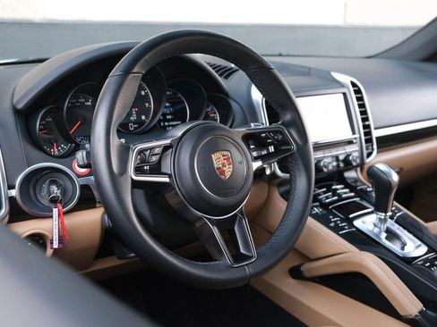 Used 2016 Porsche Cayenne image 24
