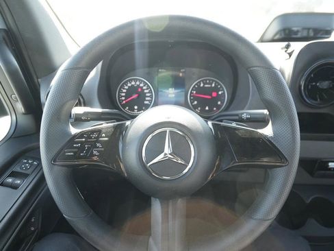 Used 2025 Mercedes-Benz Sprinter 2500 image 17