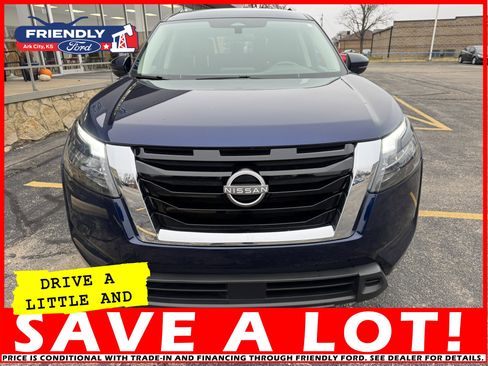 Used 2024 Nissan Pathfinder SV image 14