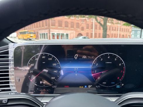 Used 2025 Mercedes-Benz GLS 450 4MATIC image 17