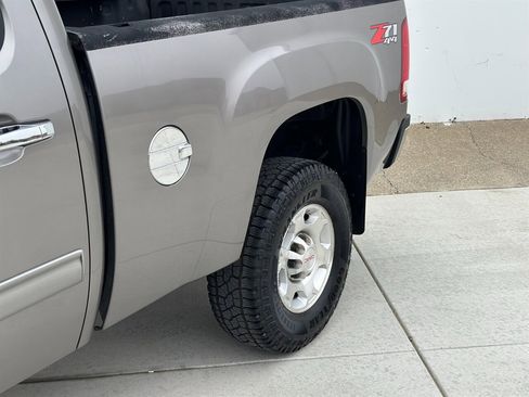 Used 2007 GMC Sierra 2500 SLE w/ Z71 Off-Road Package image 41