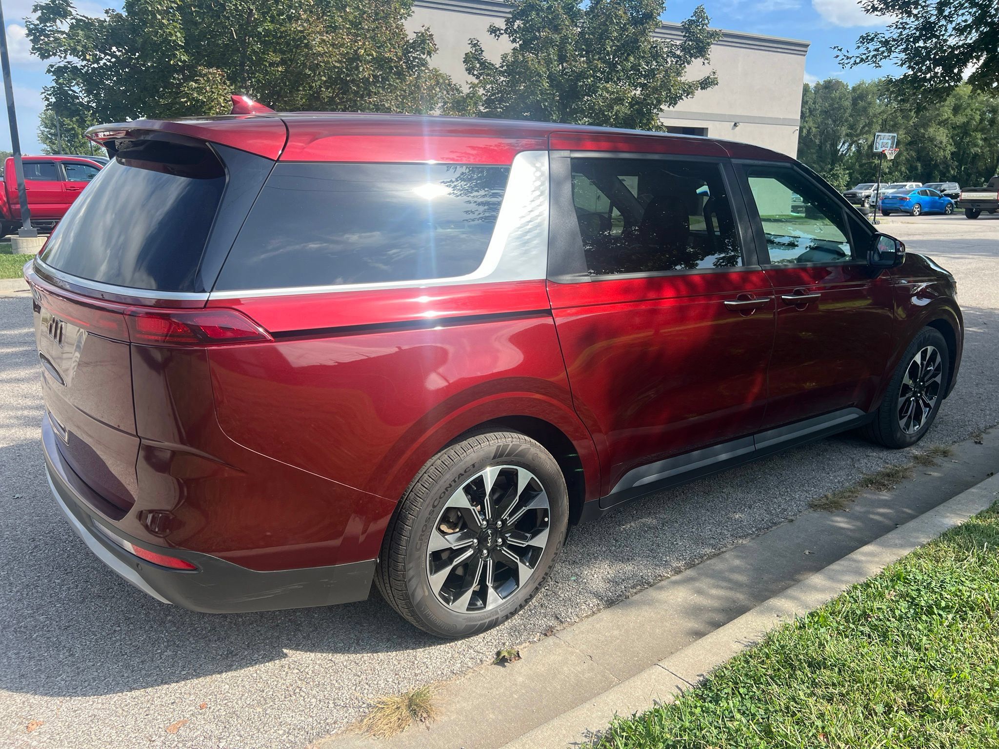 Used 2024 Kia Carnival EX FWD image 5
