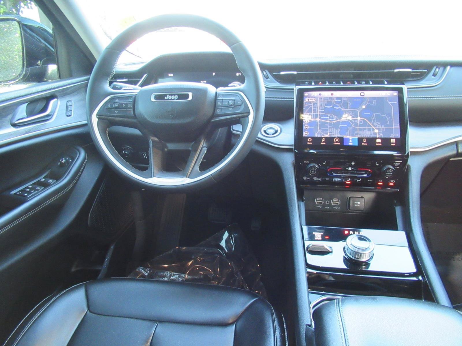 Used 2023 Jeep Grand Cherokee Limited AWD/4WD image 13
