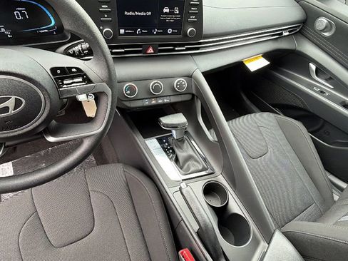 New 2026 Hyundai Elantra SE FWD image 27