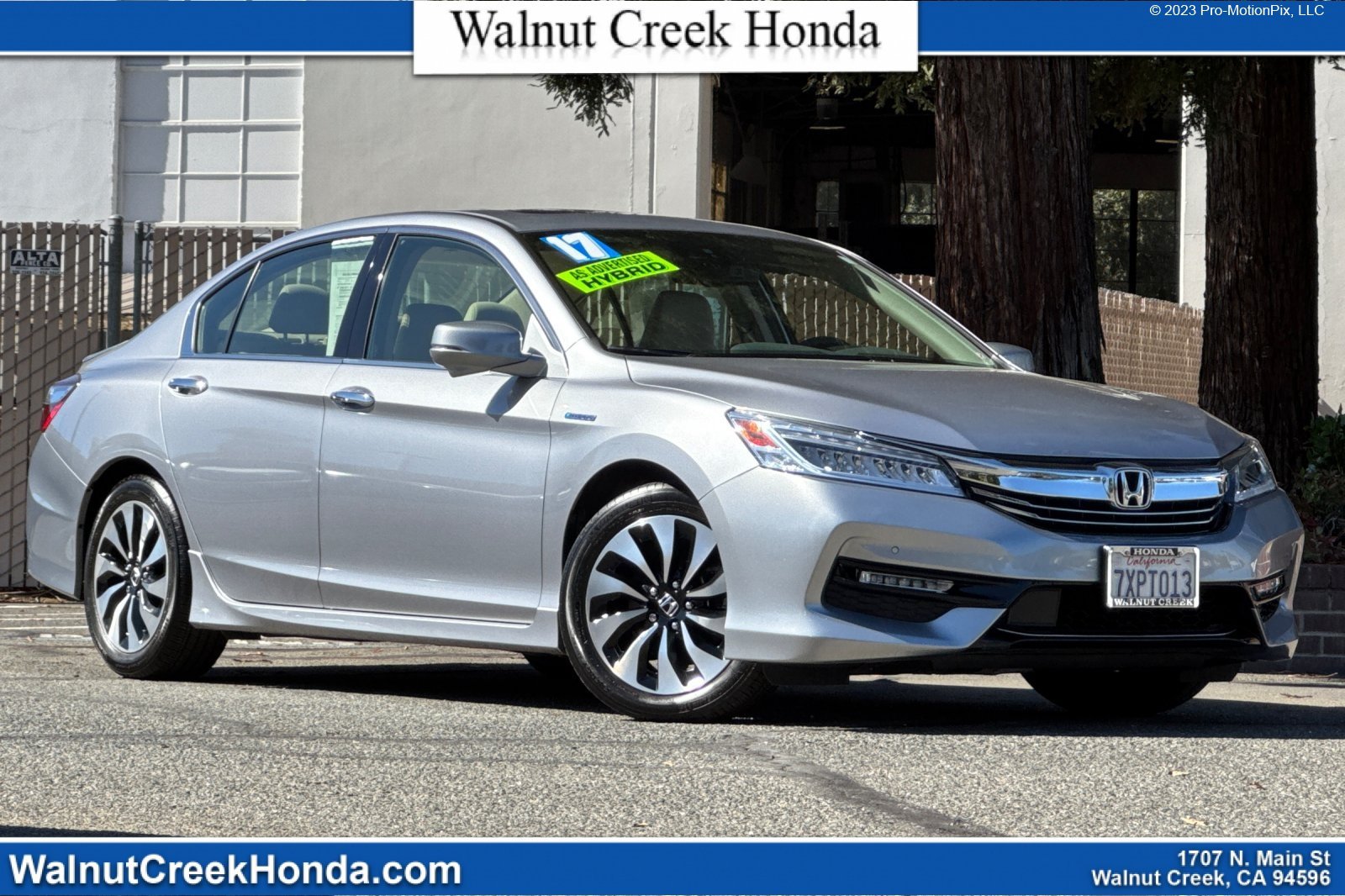 Used 2017 Honda Accord Touring image 1