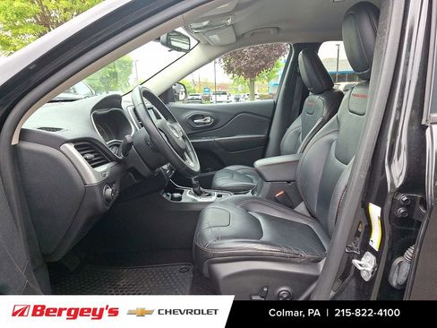 Used 2015 Jeep Cherokee Trailhawk w/ Leather Interior Group AWD/4WD image 14
