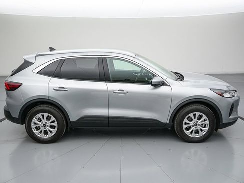 Certified 2024 Ford Escape Active w/ Tech Pack #2 image 3