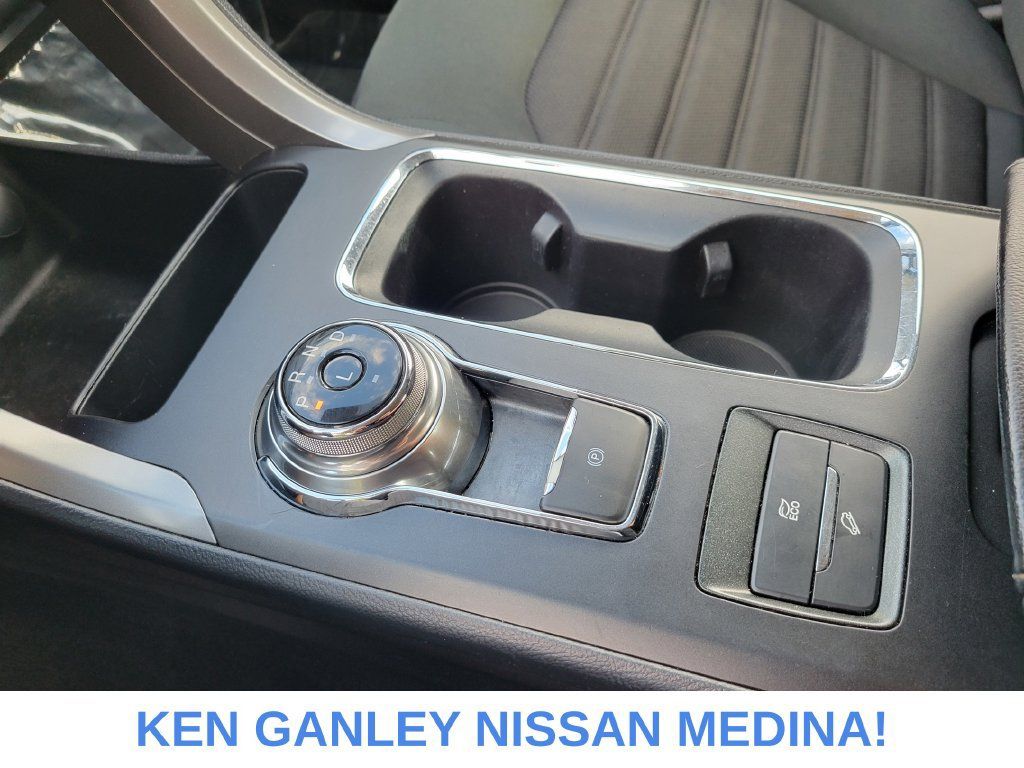 Used 2020 Ford Fusion SE FWD image 27