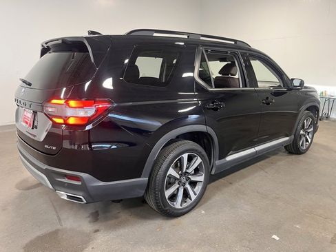 Used 2023 Honda Pilot Elite image 3