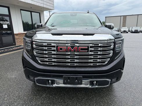 Used 2023 GMC Sierra 1500 Denali w/ Technology Package AWD/4WD image 11