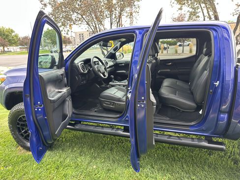 Used 2022 Toyota Tacoma Limited image 24