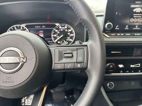 Used 2023 Nissan Rogue SV w/ SV Premium B Package image 18