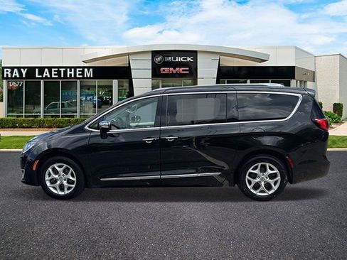 Used 2020 Chrysler Pacifica Limited FWD image 2