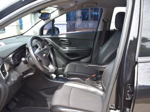 Used 2022 Chevrolet Trax LT w/ LT Convenience Package AWD/4WD image 18