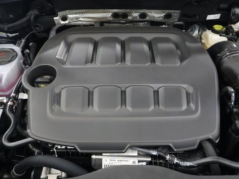 New 2025 Volkswagen Tiguan SE image 28