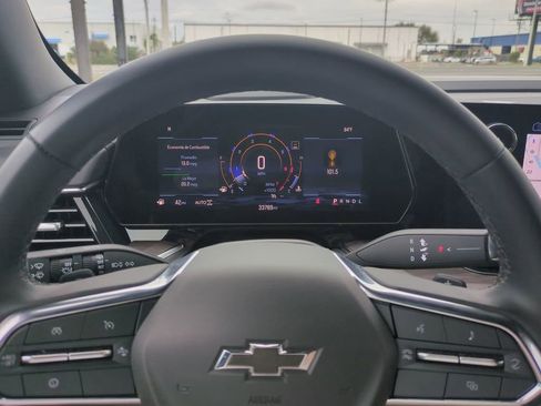 Used 2025 Chevrolet Suburban Z71 image 35