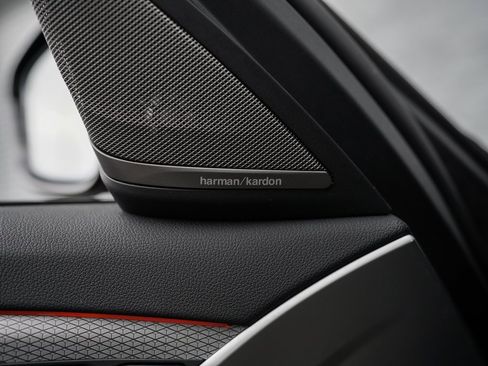 Used 2019 BMW 540i xDrive w/ M Sport Package image 37