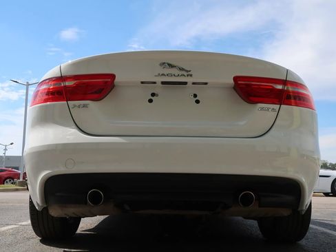 Used 2018 Jaguar XE image 10