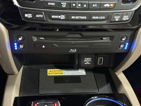 Used 2019 Honda Pilot Touring image 24