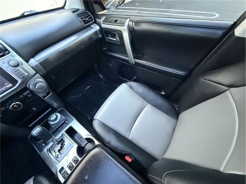 Used 2017 Toyota 4Runner SR5 Premium image 10