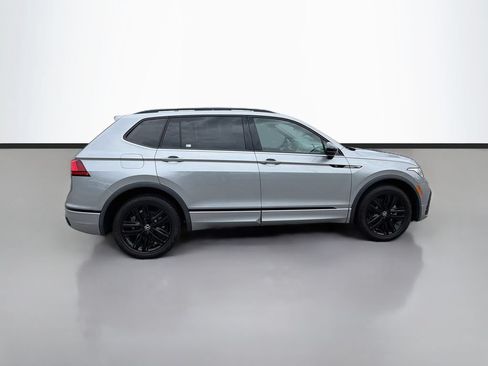 Used 2022 Volkswagen Tiguan SE R-Line FWD image 4