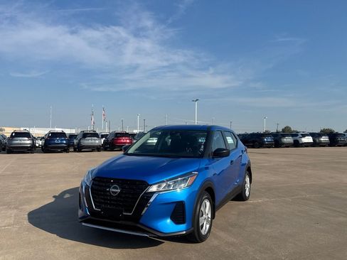 Certified 2025 Nissan Kicks Play S FWD image 7