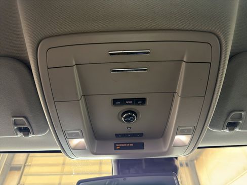 Used 2018 Chevrolet Suburban Premier image 23