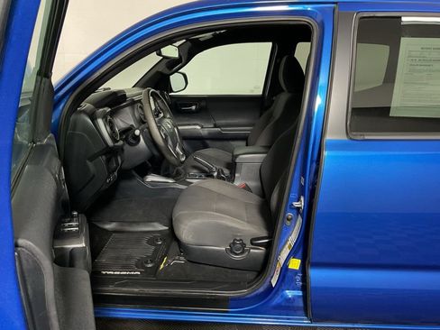 Used 2018 Toyota Tacoma TRD Sport AWD/4WD image 20