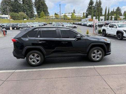 Used 2025 Toyota RAV4 LE AWD/4WD image 6