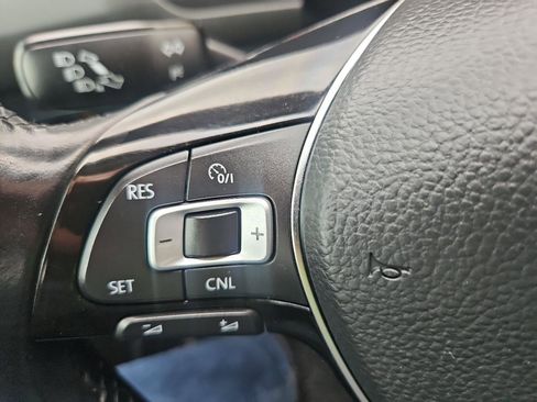 Used 2018 Volkswagen Tiguan SE w/ 3rd Row Seat Package image 25