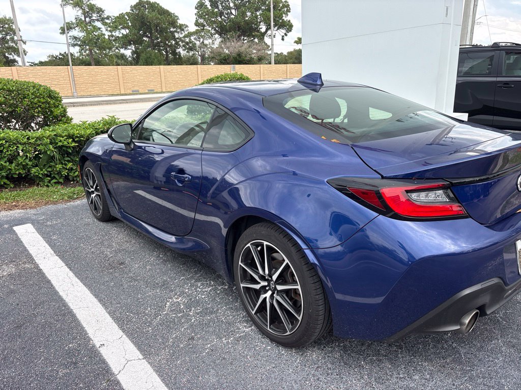 Used 2023 Toyota GR86 RWD image 4