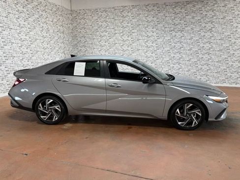Used 2025 Hyundai Elantra Sport FWD image 6