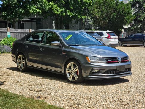 Used 2017 Volkswagen Jetta GLI FWD image 3
