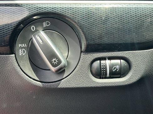 Used 2015 Volkswagen Jetta Sport FWD image 24