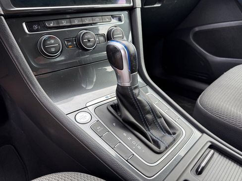 Used 2019 Volkswagen e-Golf SE w/ Driver Assistance Package image 26