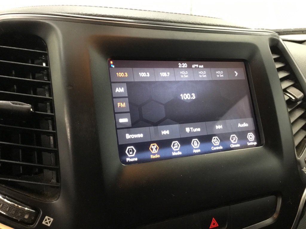 Used 2019 Jeep Cherokee Latitude w/ Cold Weather Group FWD image 15