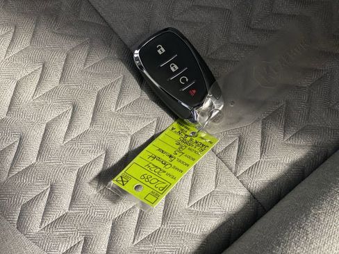 Used 2024 Chevrolet Equinox LS FWD image 19