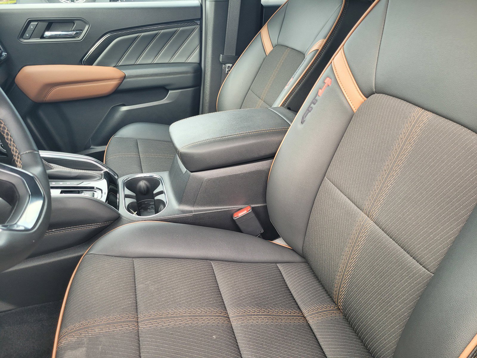 Used 2023 GMC Canyon AT4 AWD/4WD image 9
