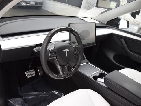 Used 2024 Tesla Model Y Long Range image 22